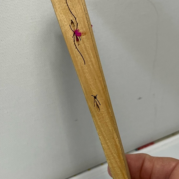 Vintage wooden folding fan w/delicate detailed cutouts. Asian painting. No brand - Picture 4 of 11